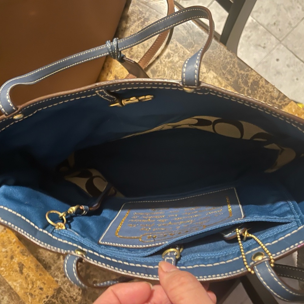 Coach Tote Shoulder Signature Canvas - Picture 11 of 12